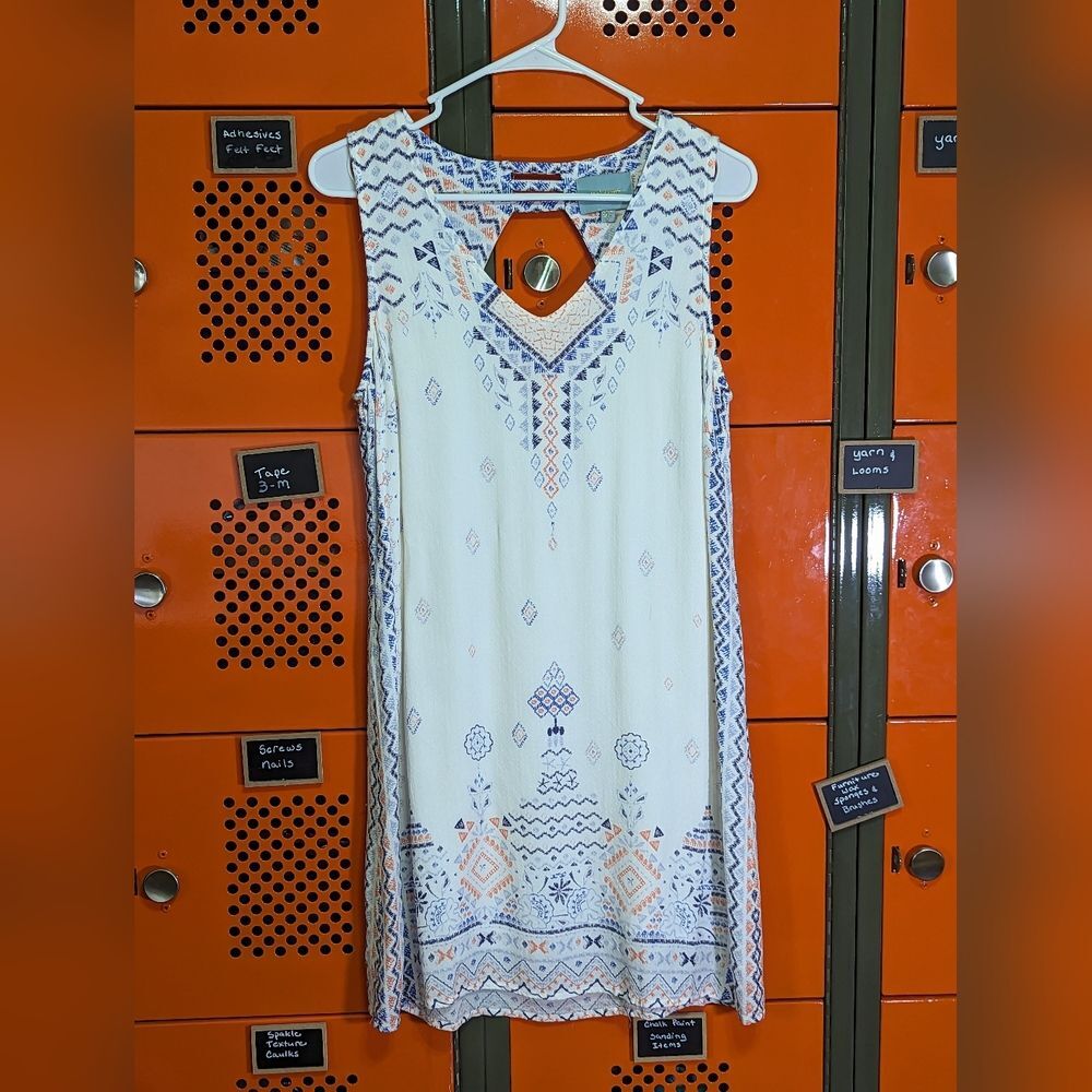 Skies Are Blue Key Hole Back Dress Size Medium